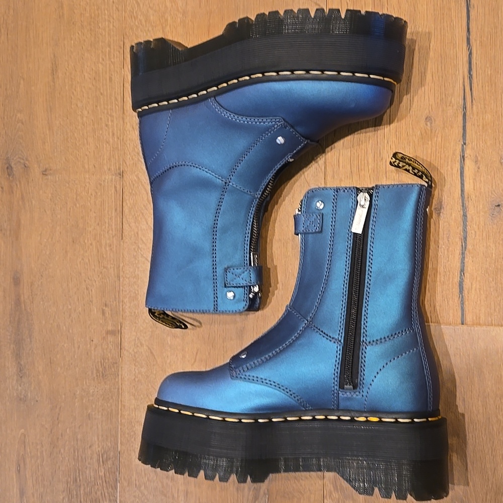 Dr. Martens Blue Combat Boots Women 6 - Picture 9 of 11